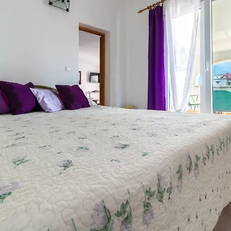 Mirta * Stara Baška