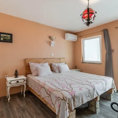 Mirta * Stara Baška