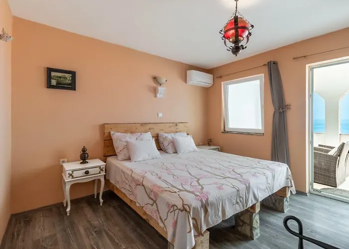 Mirta * Stara Baška