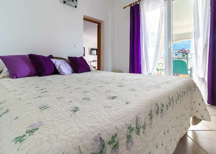 Mirta * Stara Baška