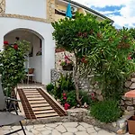 Mirta Apartment